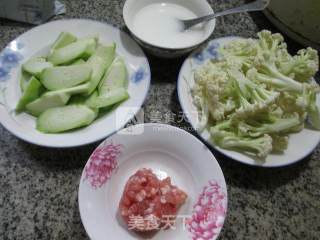 肉末丝瓜花菜羹的做法步骤：1