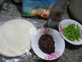 尖椒牛肉丝披萨的做法步骤：1