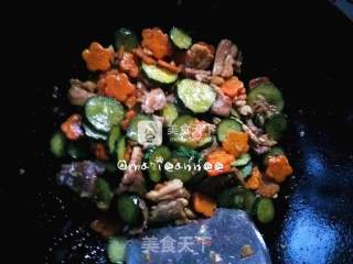 黄瓜胡萝卜炒肉片的做法步骤：8