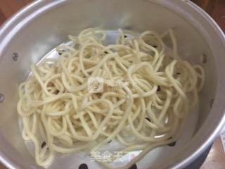 蚝油牛肉焖面的做法步骤：1