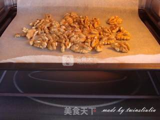 酱爆桃仁鸡丁的做法步骤：2