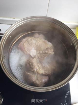 卤牛肉的做法步骤：2