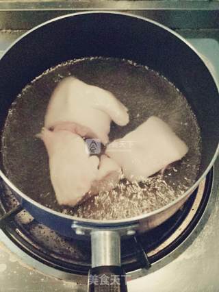 黄豆猪蹄的做法步骤：2