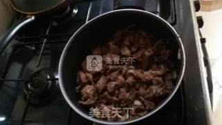 原汁焖烧牛肉的做法步骤：2