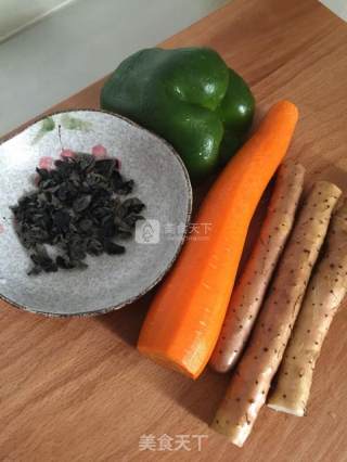 爽口时蔬小炒的做法步骤：1