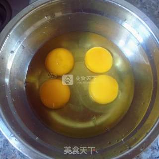 煎鸡蛋卷的做法步骤：2