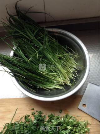 韭菜鸡蛋菜饼的做法步骤：1