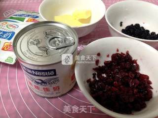 双莓炼乳手撕包的做法步骤：1