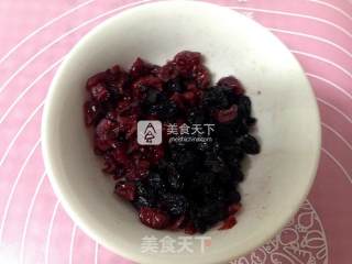 双莓炼乳手撕包的做法步骤：2