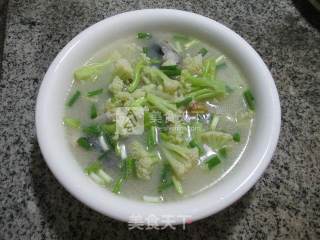 花菜鱼头汤的做法步骤：9