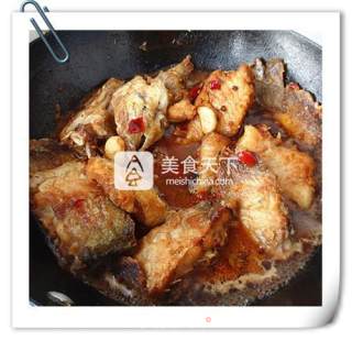 蒜子辣烧鲶鱼的做法步骤：8