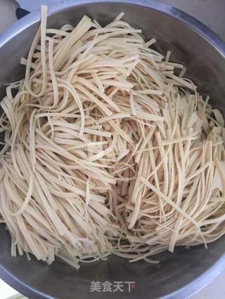 拌干豆腐丝的做法步骤：1