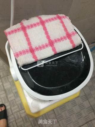 香蕉牛奶电饭煲蛋糕的做法步骤：15