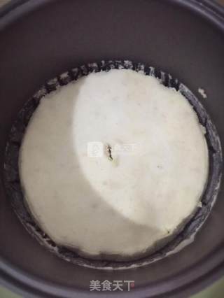 香蕉牛奶电饭煲蛋糕的做法步骤：16