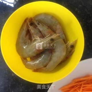 胡萝卜炒虾的做法步骤：2