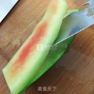 消暑解火神器——小炒西瓜皮的做法步骤：1