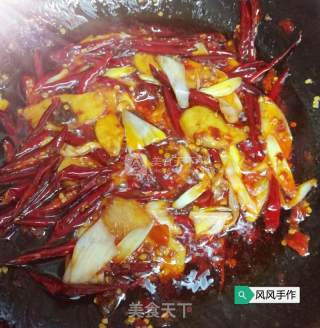 香菇辣椒鸡的做法步骤：4