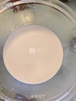 牛奶葡萄干马蹄糕的做法步骤：1
