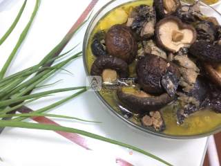 香菇乌鸡汤的做法步骤：3