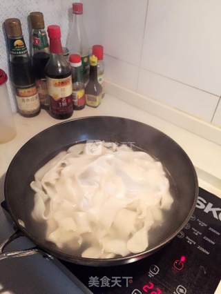 油泼面的做法步骤：3