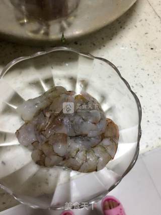 土豆泥包虾肉的做法步骤：1