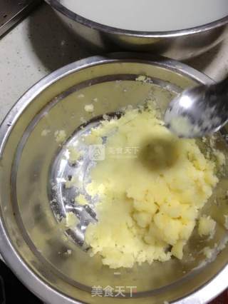 土豆泥包虾肉的做法步骤：3