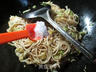 肉末圆白菜炒面的做法步骤：7