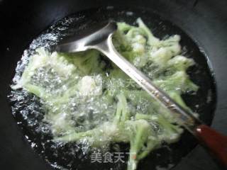 尖椒猪肉花菜炒面的做法步骤：2