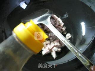 尖椒猪肉花菜炒面的做法步骤：3