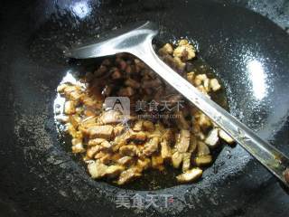 尖椒猪肉花菜炒面的做法步骤：4