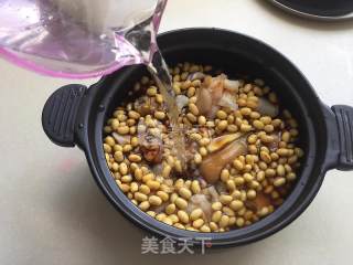 香甜软糯-黄豆焖猪蹄的做法步骤：5