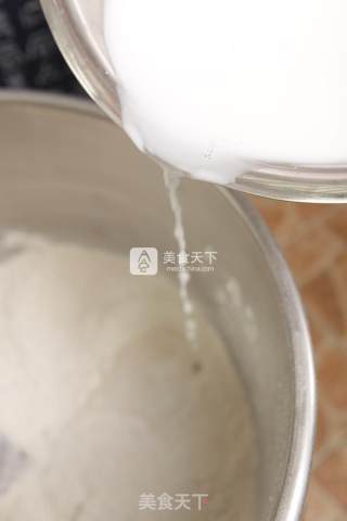 德国碱水面包的做法步骤：1
