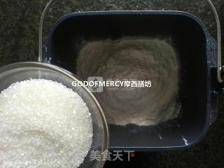 用速度与激情快速做出简单美味的火腿肠面包的做法步骤：2
