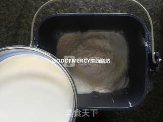 用速度与激情快速做出简单美味的火腿肠面包的做法步骤：4