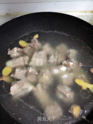 糖醋排骨的做法步骤：1