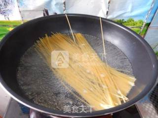 黑椒牛排意面的做法步骤：3