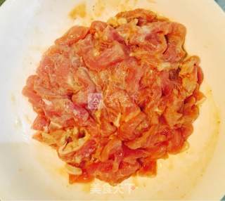 酱爆肉丝的做法步骤：1