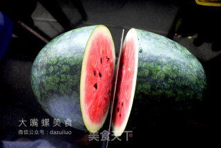 酸笋炒西瓜皮的做法步骤：2