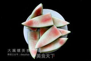 酸笋炒西瓜皮的做法步骤：4