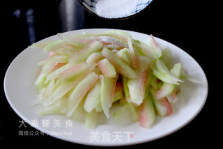 酸笋炒西瓜皮的做法步骤：7