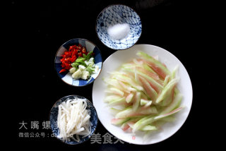 酸笋炒西瓜皮的做法步骤：8