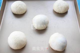外皮松软，内馅香甜---紫薯小餐包的做法步骤：7