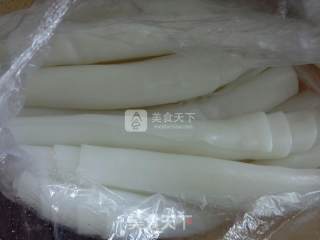 葱香肉肠的做法步骤：1
