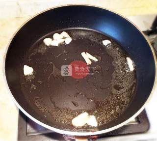 虾皮小鱼干的做法步骤：2