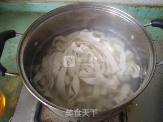 蒜苔鸡蛋捞面的做法步骤：3