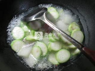咸肉双瓜汤的做法步骤：4