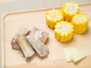 玉米排骨汤的做法步骤：2
