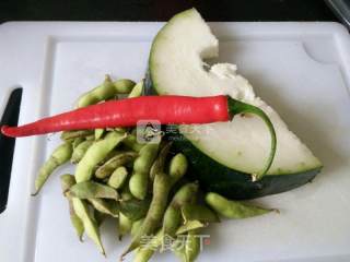 毛豆炒冬瓜的做法步骤：1