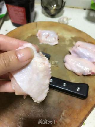 鸡翅包胡萝卜的做法步骤：1
