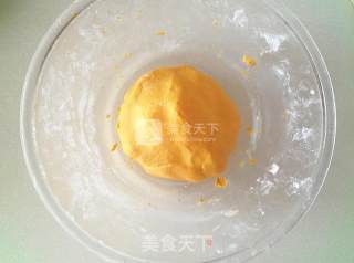 【豆沙南瓜饼】的做法步骤：4